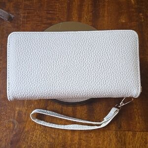 OFF WHITE PEBBLED  NWOT VEGAN LEATHER WALLET/WRISLET